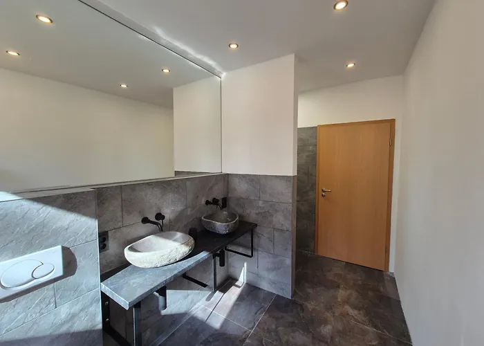 Monteurzimmer 2 Mit Seeblick منزل للإقامة زيوثين